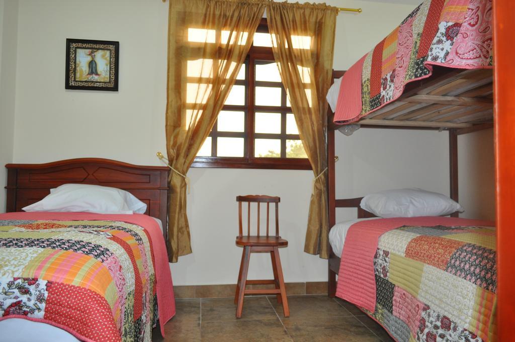 Puerta Sol Inn Manglaralto Bilik gambar
